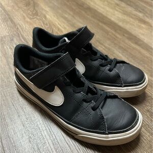 Nike Kids 2 Black Tennis Shoes
